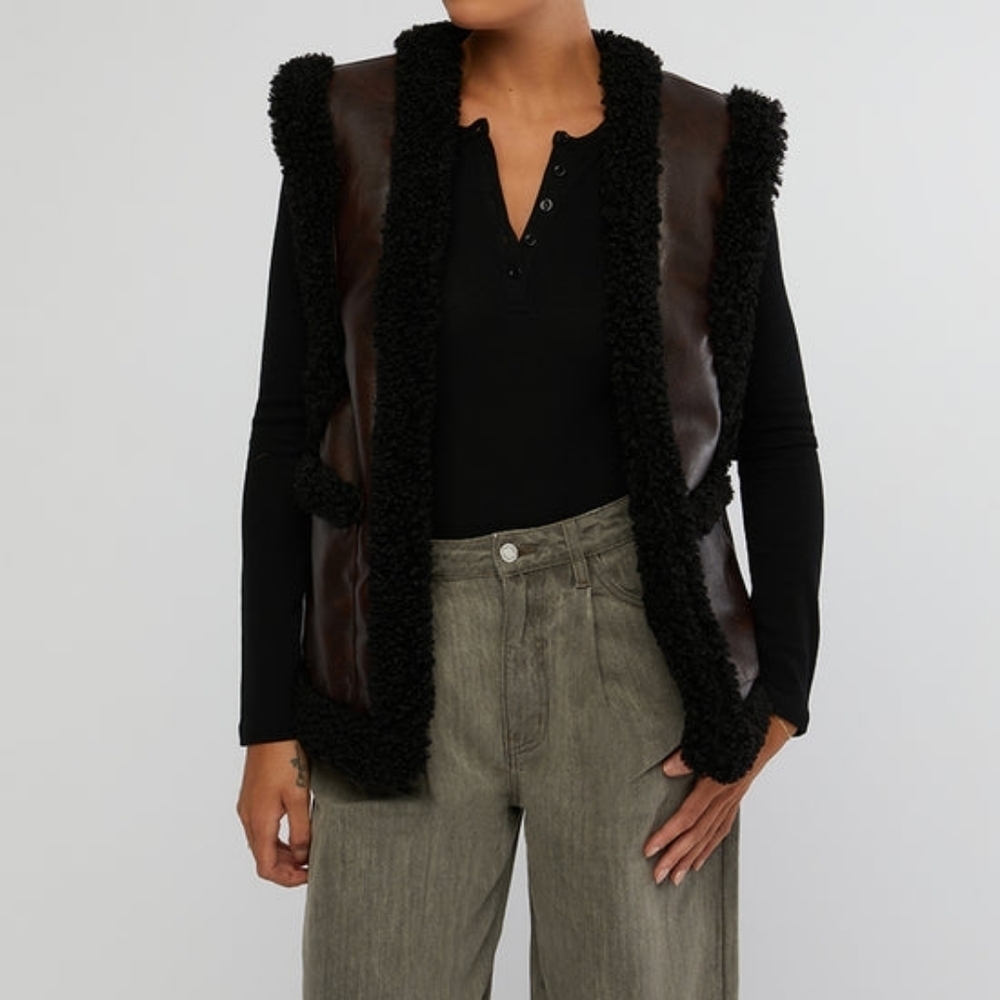 NWT We Wore What Women Reversible Vegan Leather Sherpa Vest Size L